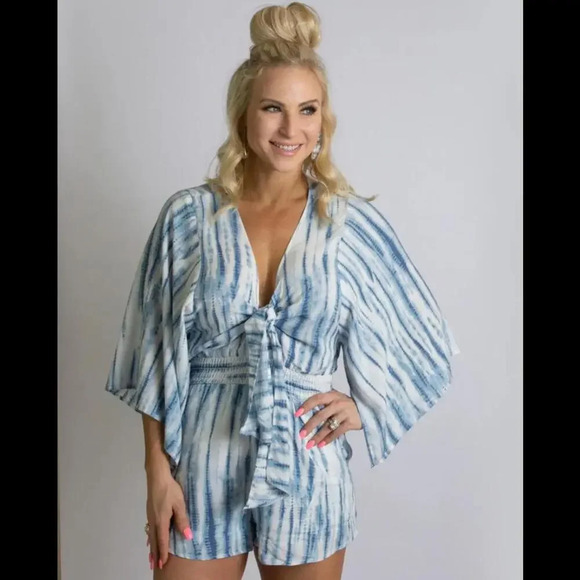 Le Lis Pants - Le Lis Blue and White Tie-Dye Shorts Romper Women's Size Small NWOT